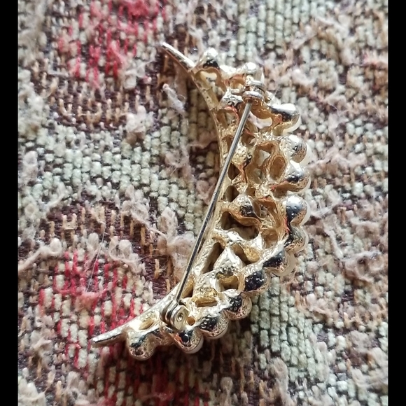 Pearl Crescent Goldtone Brooch Pin - Picture 9 of 16